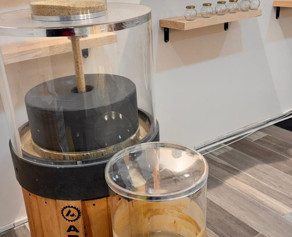 Küçük Ölçekli Üreticiler İçin Taş Değirmen Devrimi: Butik Lezzetlerin Sırrı ve Sürdürülebilir Yaklaşım